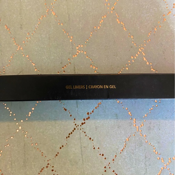 Laritzy Makeup Bundle  - Lip Liner - Lip Colours - Brand new and never opened! - Picture 3 of 8